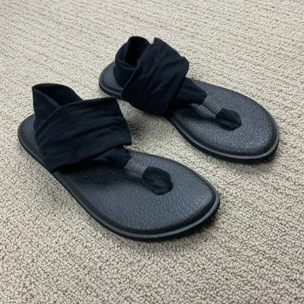 Sanuk yoga sling sandals - like new - size 7 - black